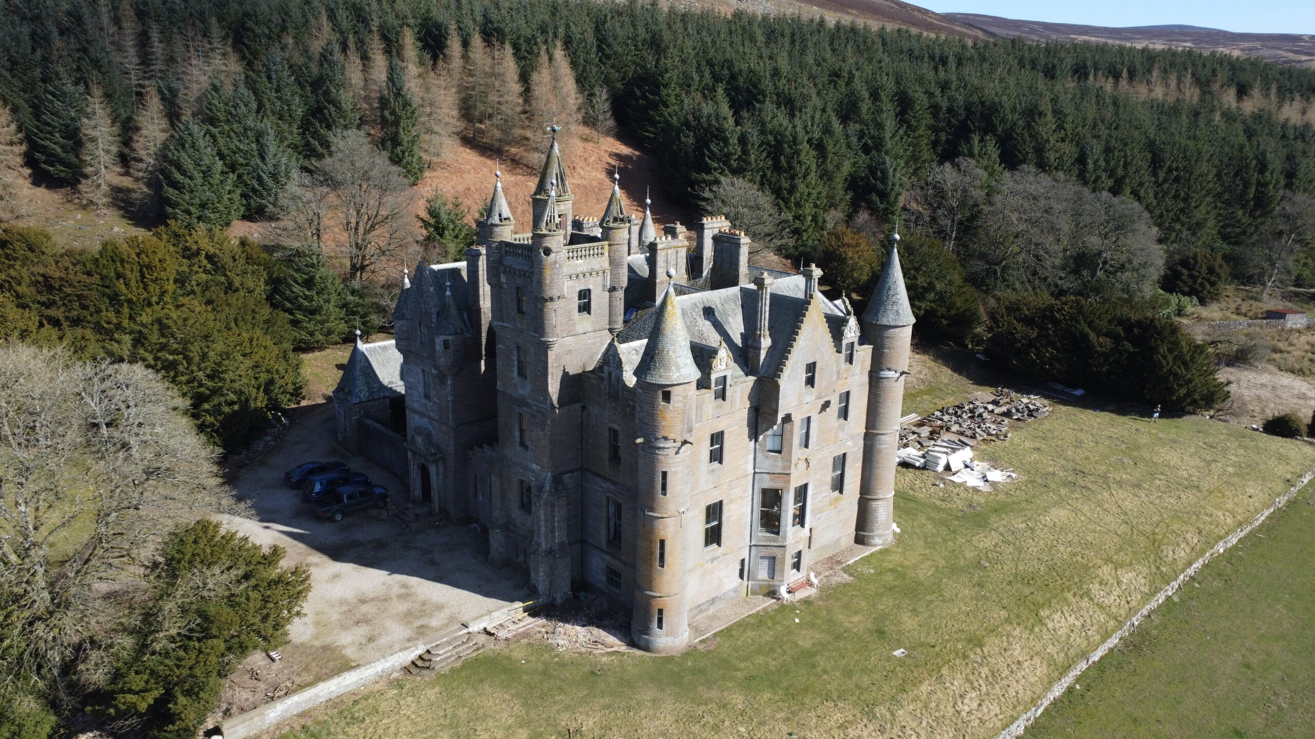 An aerial photo of Balintore Castle.